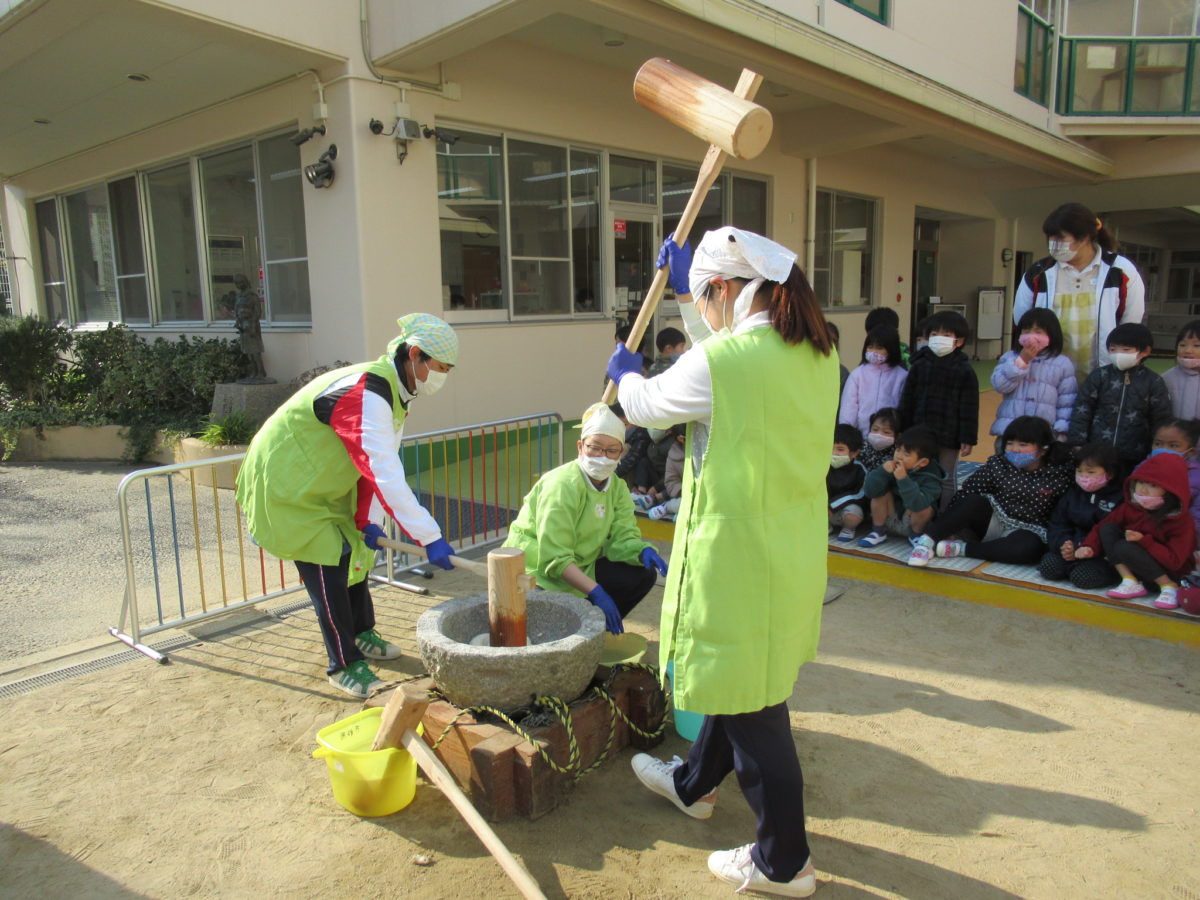 １２月２２日　もちつきをしました